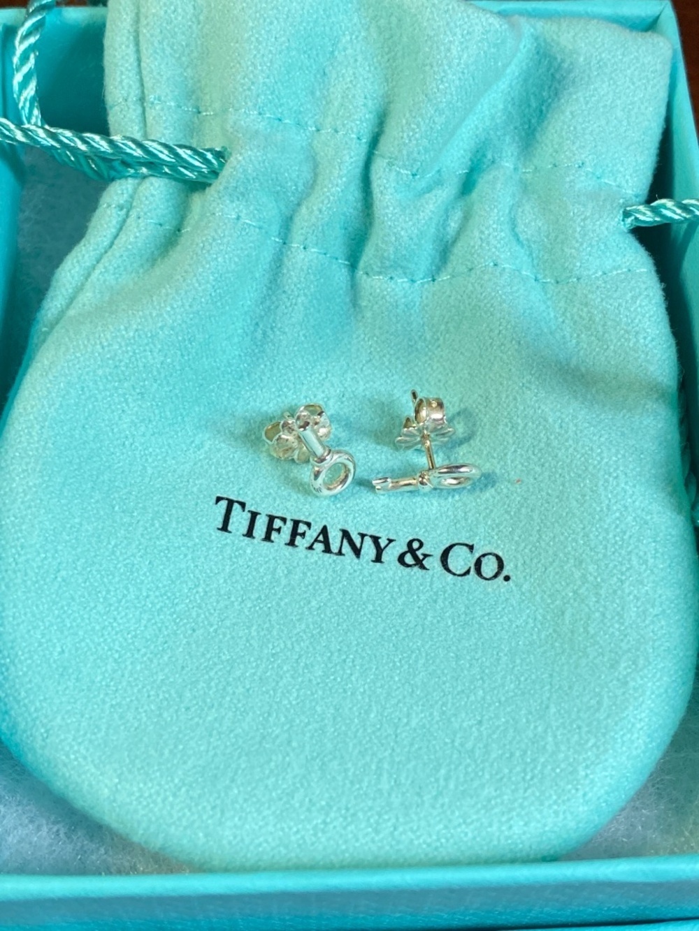 Tiffany & Co Key Earrings Sterling Silver Excellent Condition with box and pouch - Picture 5 of 5